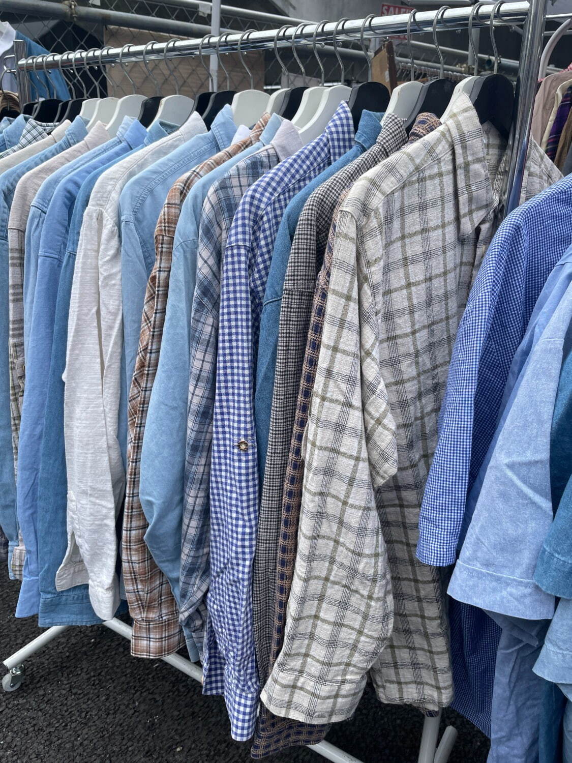 「下北沢古着マーケット＋」24年6月は“シャツ”をテーマに30店舗が出店、下北沢東口駅前広場で｜写真5