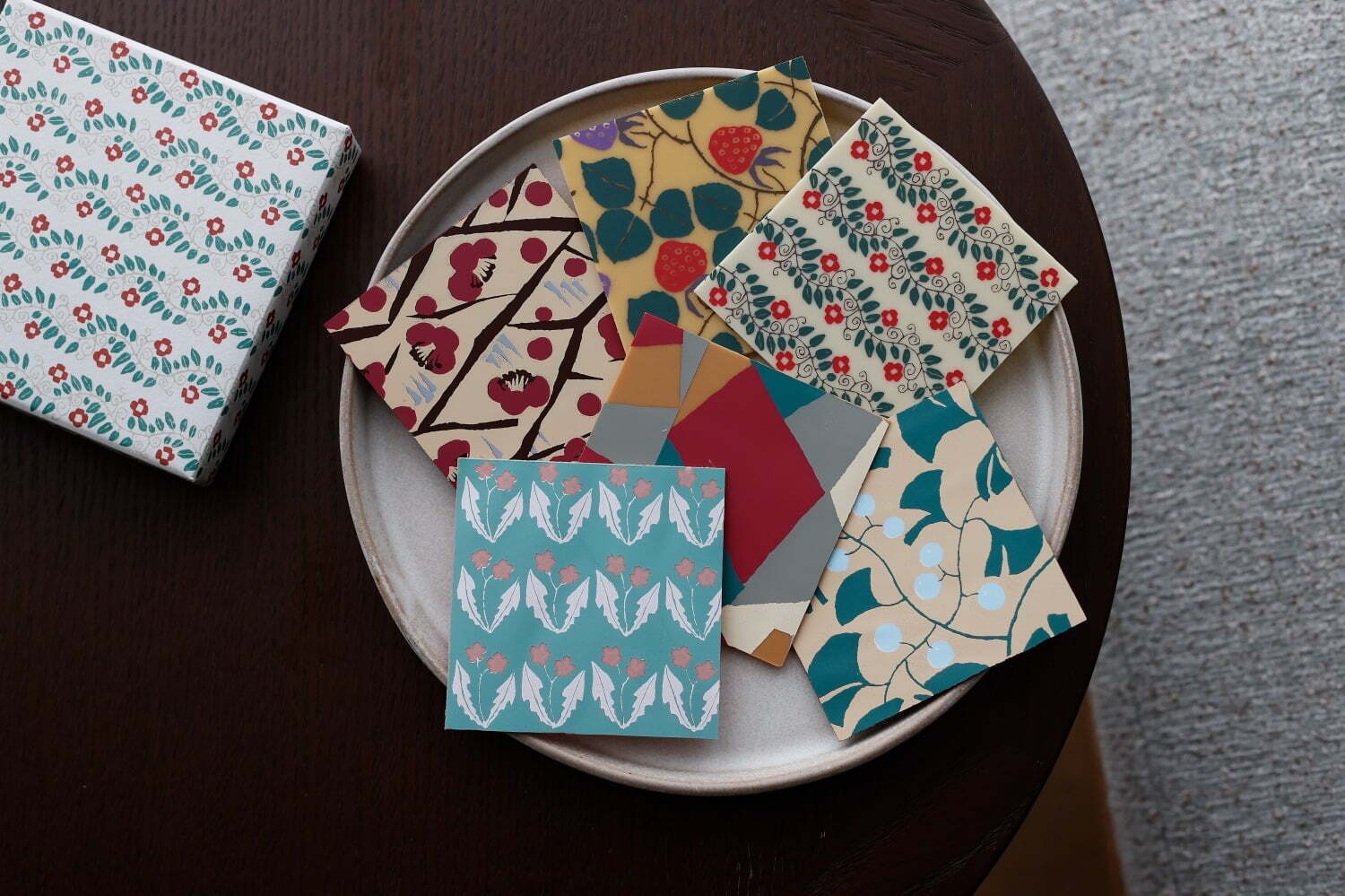 日本画家｜パレスホテル東京の限定ショコラ、画家・竹久夢二が手掛けた千代紙デザインの塩チョコやミルクチョコ