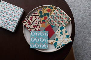 パレスホテル東京の限定ショコラ、画家・竹久夢二が手掛けた千代紙デザインの塩チョコやミルクチョコ｜写真1