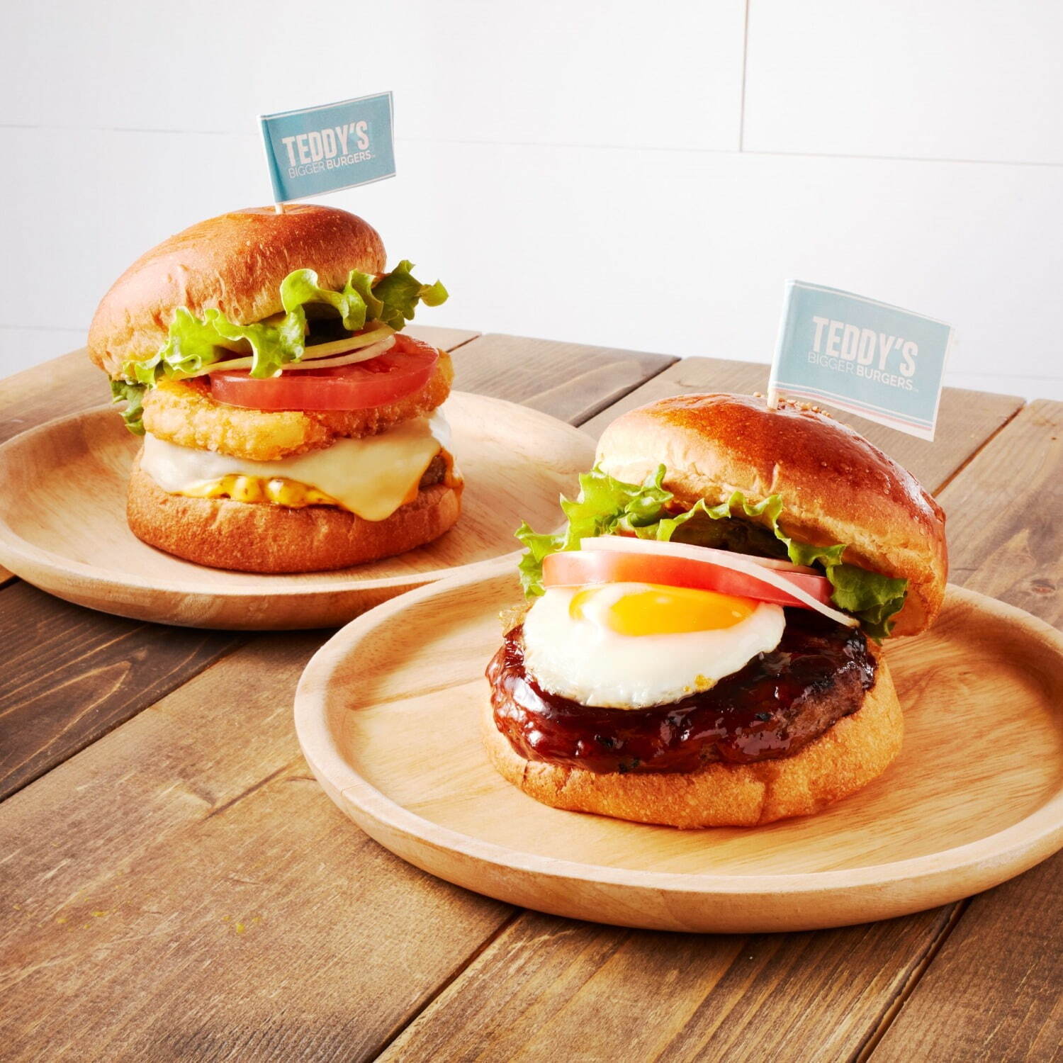 テディーズビガーバーガー「ハッシュドポテトチーズバーガー」1,540円／「てりやきエッグバーガー」1,430円
