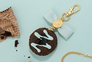 Q-pot.“チョコミント×ドーナツ”アクセサリー、チョコチップ入り