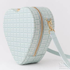 Q-pot.“チョコミントの板チョコ柄”ハートバッグ、とろけるデザインの晴雨兼用傘も｜写真7