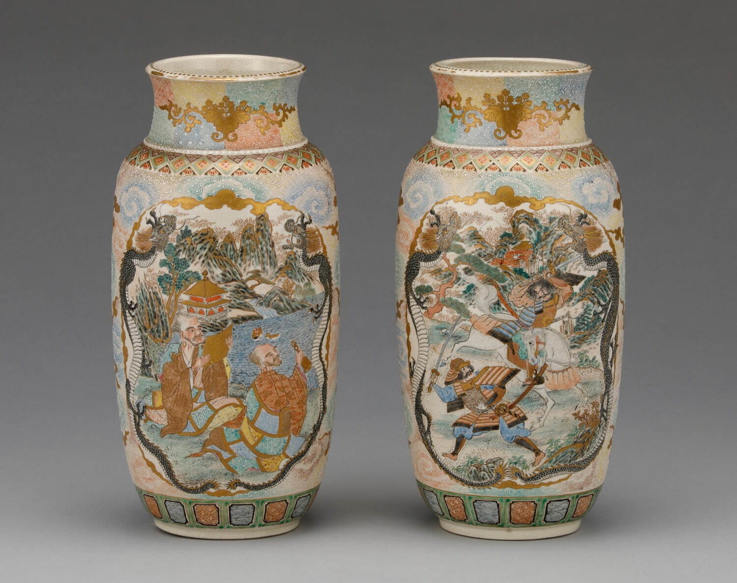 東京薩摩 《上絵金彩人物図花瓶》 1対 明治時代