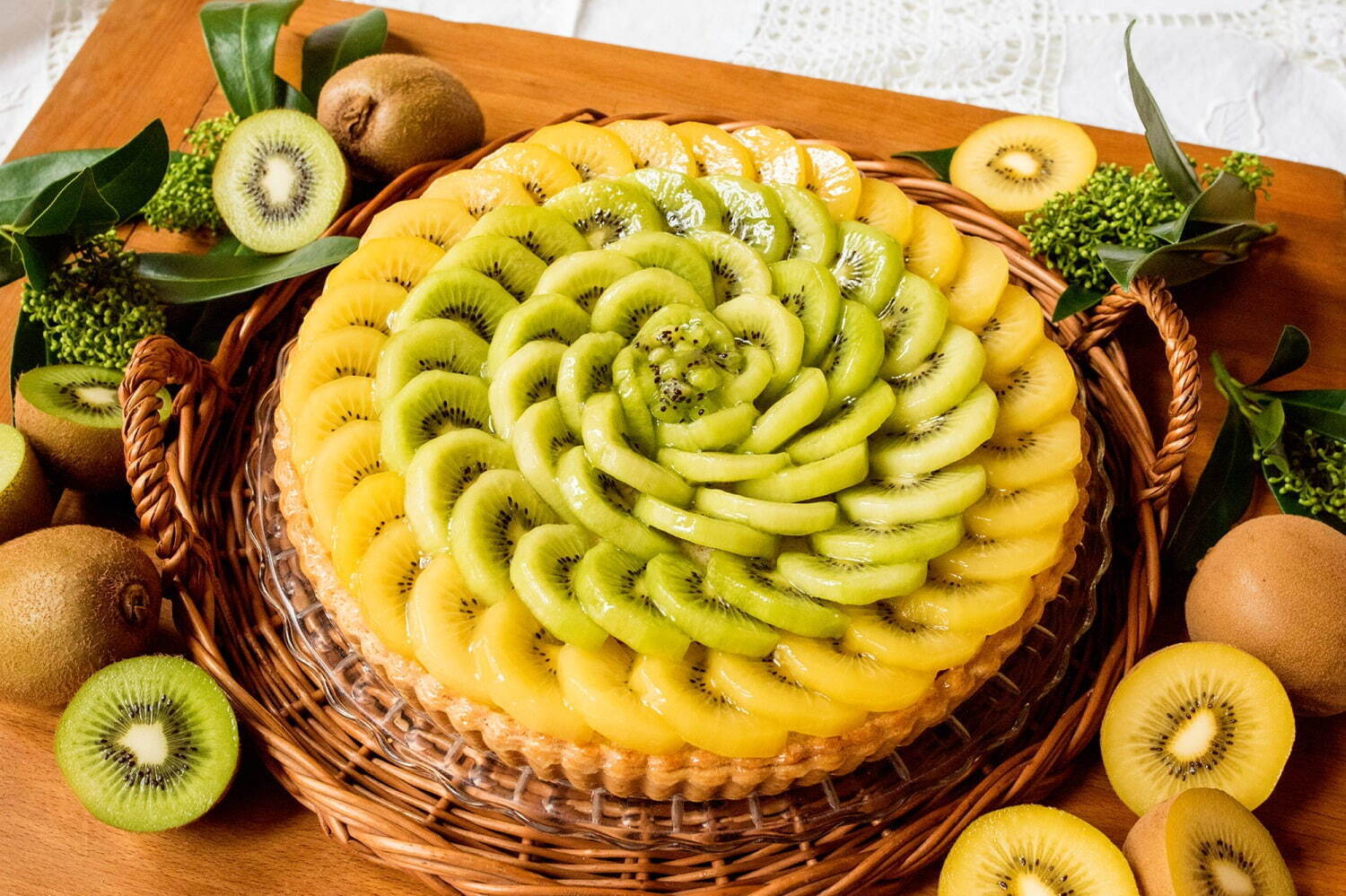 「キウイフルーツとリンゴムースのタルト」ピース 939円、ホール(25cm) 9,396円
※6/1〜7/31の販売予定。
※7/9〜7/15まで販売休止予定。