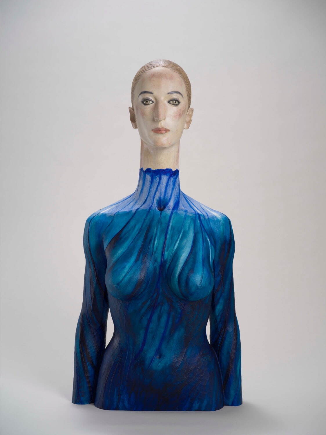 舟越桂 《樹の⽔の⾳》 2019年 楠に彩⾊、⼤理⽯  西村画廊蔵 Photo: 岡野圭 © Katsura Funakoshi Courtesy of Nishimura Gallery