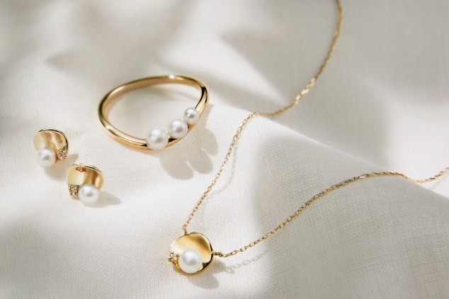 4℃のパールジュエリー、可憐なベビーパール×イエローゴールド煌めくブレスレットやネックレス