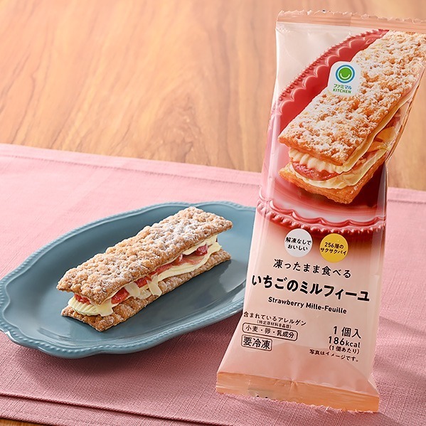 ファミリーマート“凍ったまま食べる”新感覚スイーツ、“シャリっと”苺のミルフィーユや白桃×紅茶タルト｜写真2