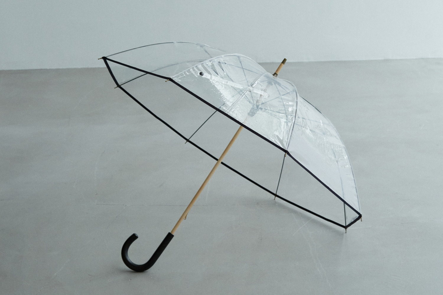 イレーヴ初のビニール傘、ネイビーカラーの縁取りで - 老舗ビニール傘専門メーカーと協業