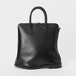 エンダースキーマの24年夏秋、“シューズのソール”を組み合わせたバッグ＆経年変化を楽しむミニ財布｜写真4