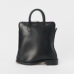 エンダースキーマの24年夏秋、“シューズのソール”を組み合わせたバッグ＆経年変化を楽しむミニ財布｜写真1