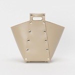 エンダースキーマの24年夏秋、“シューズのソール”を組み合わせたバッグ＆経年変化を楽しむミニ財布｜写真57