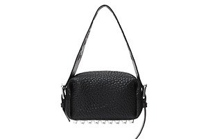 アレキサンダー ワン“底面スタッズ”の24年春夏新バッグ「リッコ」柔らかラムレザーボディで