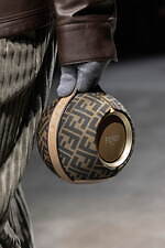 フェンディ(FENDI) デビアレ｜写真1