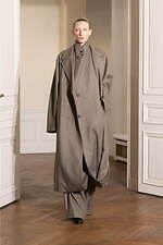 シュタイン 2024年秋冬コレクション - 緩やかさに溶けこむ華やぎと官能性｜写真1