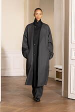 シュタイン 2024年秋冬コレクション - 緩やかさに溶けこむ華やぎと官能性｜写真4