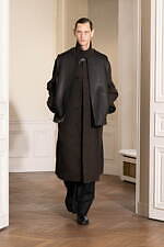 シュタイン 2024年秋冬コレクション - 緩やかさに溶けこむ華やぎと官能性｜写真5