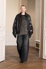 シュタイン 2024年秋冬コレクション - 緩やかさに溶けこむ華やぎと官能性｜写真9