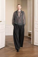 シュタイン 2024年秋冬コレクション - 緩やかさに溶けこむ華やぎと官能性｜写真11