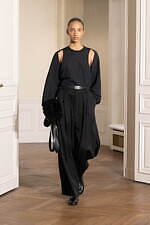 シュタイン 2024年秋冬コレクション - 緩やかさに溶けこむ華やぎと官能性｜写真15