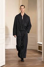 シュタイン 2024年秋冬コレクション - 緩やかさに溶けこむ華やぎと官能性｜写真19