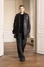 シュタイン 2024年秋冬コレクション - 緩やかさに溶けこむ華やぎと官能性｜写真22