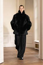 シュタイン 2024年秋冬コレクション - 緩やかさに溶けこむ華やぎと官能性｜写真25