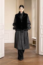 シュタイン 2024年秋冬コレクション - 緩やかさに溶けこむ華やぎと官能性｜写真32