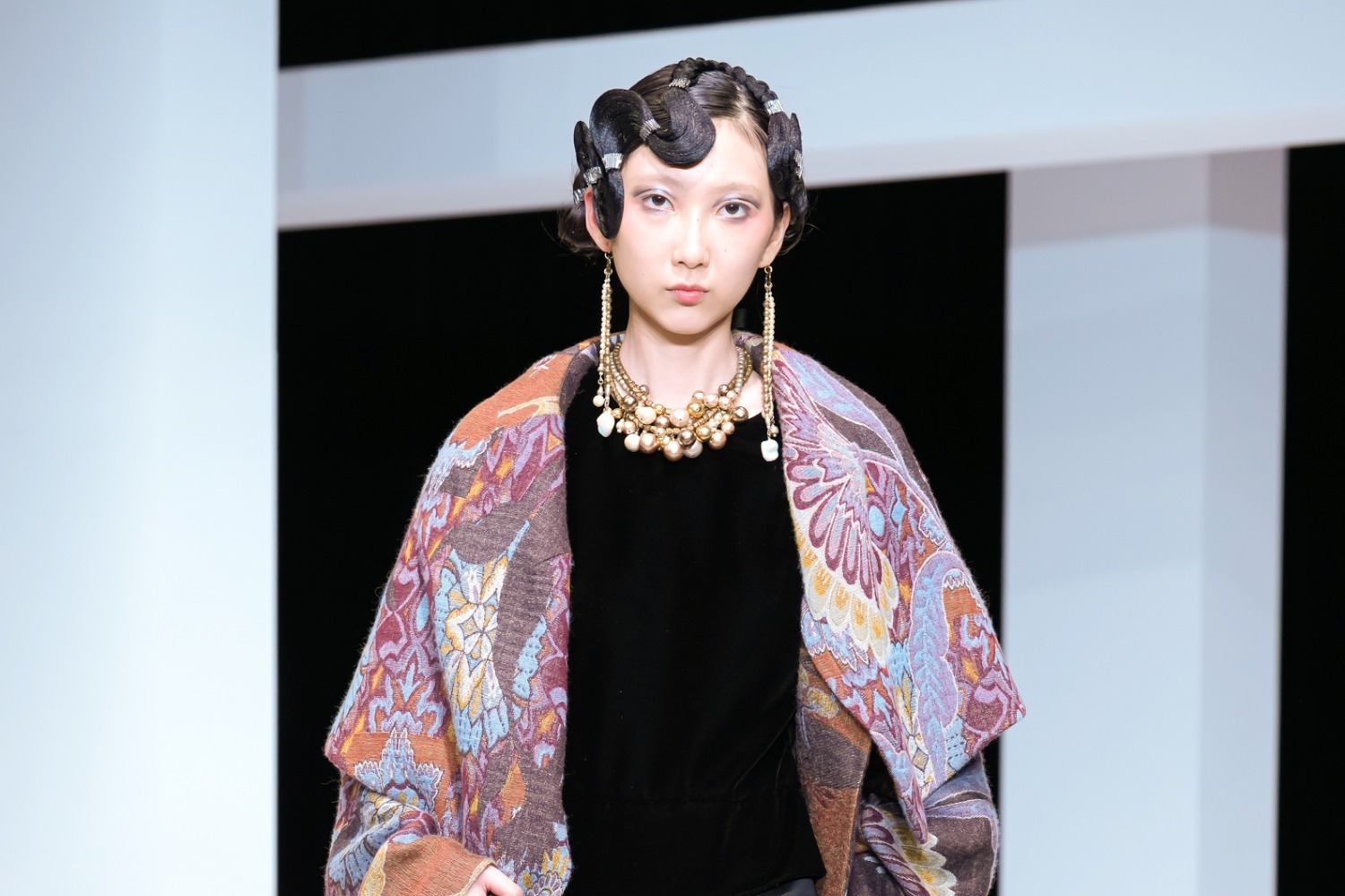 2024-25年秋冬東京コレクション｜ヒロコ コシノ 2024年秋冬コレクション、クチュール＆プレタポルテを一本化“上質な服づくり”へ