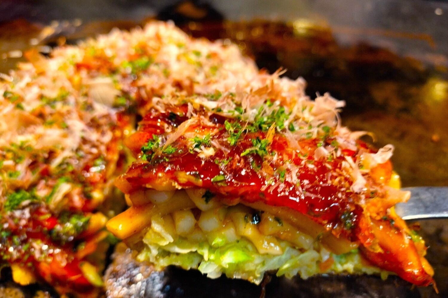 ご当地グルメ｜伊勢丹新宿店で大阪グルメの祭典「ナニワの美味」アツアツお好み焼き＆たこ焼き、名物ヘレカツサンドも