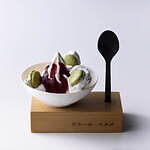 Made in ピエール・エルメ24年夏限定“ミックスベリー”のソフトクリーム、マカロン生地入り｜写真5