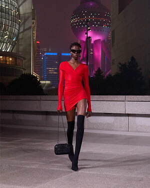 バレンシアガ(BALENCIAGA) 2025年春ウィメンズ&メンズコレクション  - 写真28