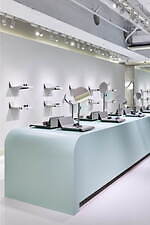 イッセイ ミヤケ アイズの展示が大阪・船場で、“植物”のような曲線を描く鏡とアイウェア｜写真4