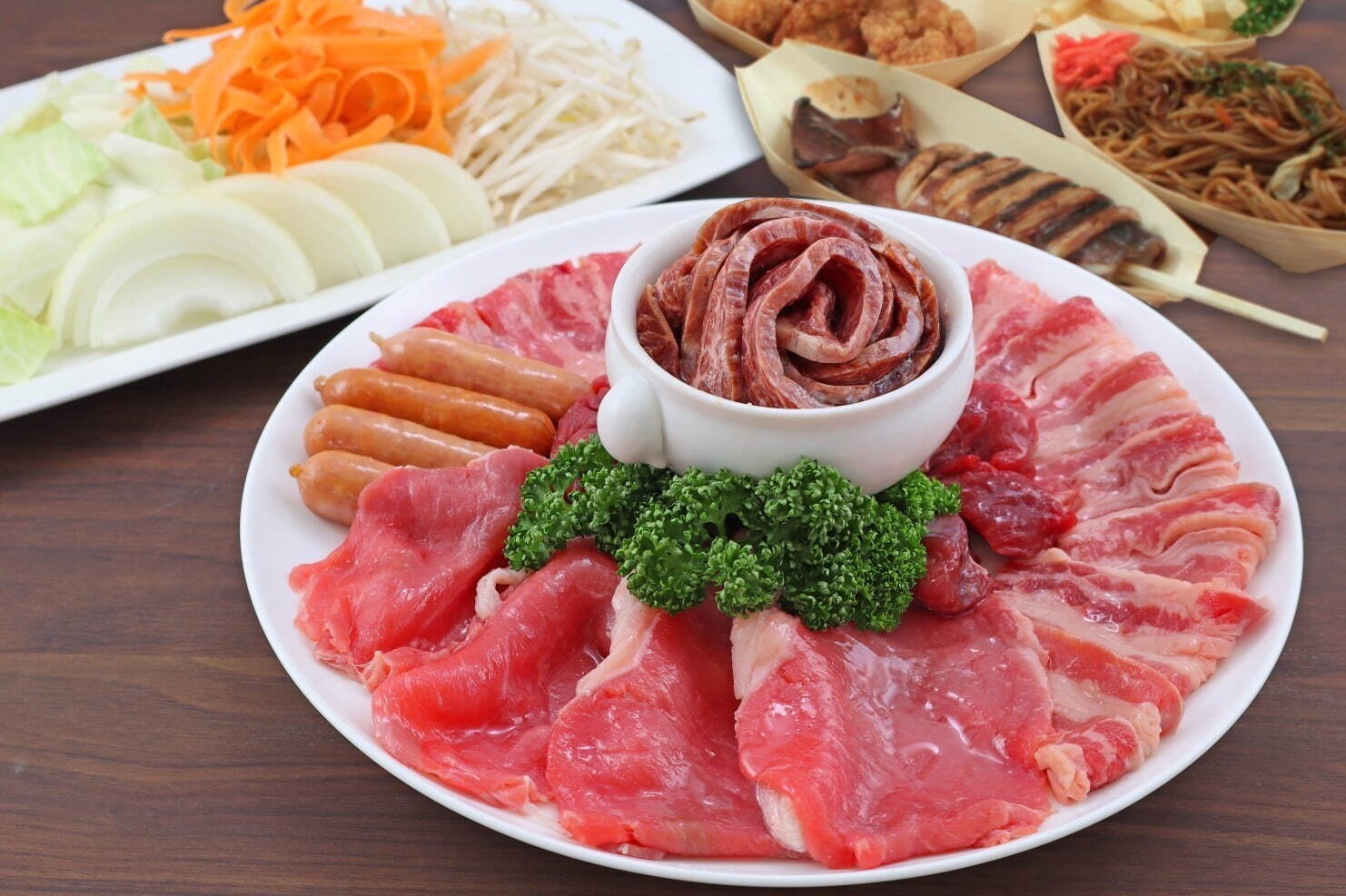 りんご飴｜東武百貨店 池袋本店“夏祭り”ビアガーデン - 手ぶらBBQや屋台グルメ、射的やヨーヨー釣りも