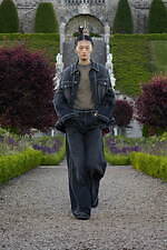 ディオール 2025年リゾートウィメンズコレクション - スコットランドへ、記憶と連想の旅｜写真14