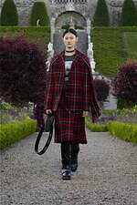 ディオール 2025年リゾートウィメンズコレクション - スコットランドへ、記憶と連想の旅｜写真15