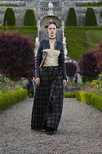 ディオール 2025年リゾートウィメンズコレクション - スコットランドへ、記憶と連想の旅｜写真35