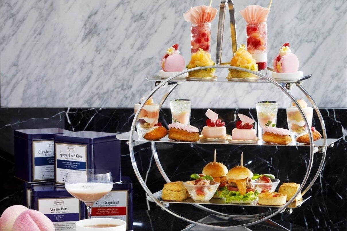 ハイアット リージェンシー 横浜の“桃尽くし”アフタヌーンティー、サクふわ食感のラズベリーマカロンなど