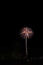 東京・江戸川河川敷で「第49回江戸川区花火大会」パステルカラーの虹色花火など約14,000発｜写真3