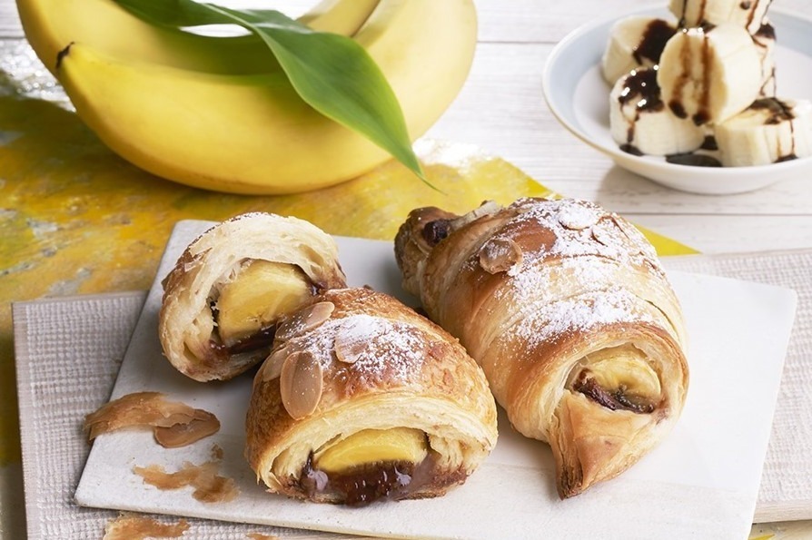 バナナ｜サンマルクカフェ“ごろっと生バナナ＆濃厚チョコレート”「プレミアムチョコクロ」が期間限定で