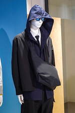 GU24年秋メンズ＆ウィメンズ、太くてすっきりの新定番“バレルパンツ”やコーデュロイの中綿ジャケット｜写真14