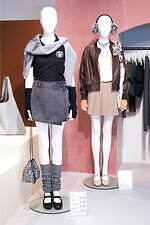 GU24年秋メンズ＆ウィメンズ、太くてすっきりの新定番“バレルパンツ”やコーデュロイの中綿ジャケット｜写真25