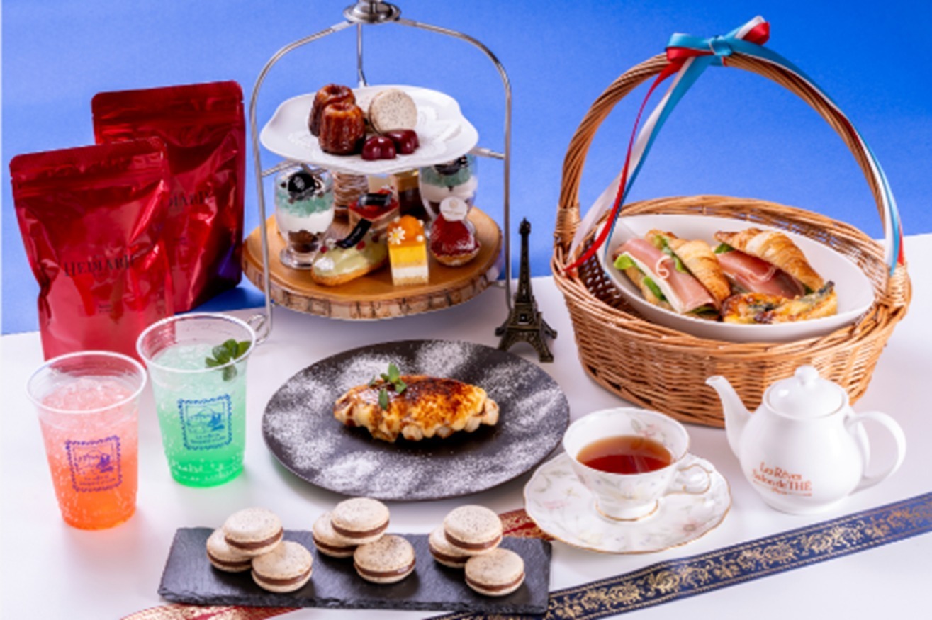 アフタヌーンティーセット(フランスVer) 2人前 9,000円、紅茶のマカロン 250円など