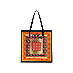 マルニ マーケット“カニ”モチーフのバケットバッグ＆幾何学模様ハンドバッグ、名古屋ラシックで｜写真20