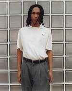 フレッドペリー×ジャーナル スタンダード“襟付き”ポロシャツ、経年変化風のアイボリーやネイビーで｜写真2