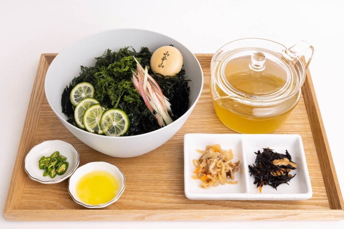 お茶漬けおにぎり 山本山」夏限定海苔茶漬け、冷やし玄米茶出汁
