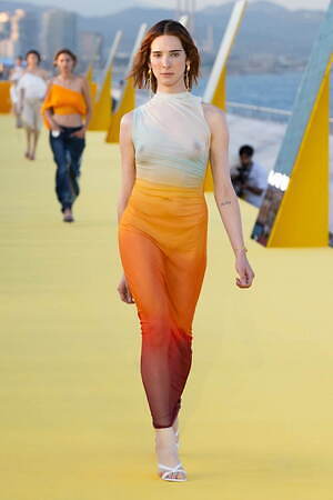 デシグアル(Desigual) 2025年春夏ウィメンズ&メンズコレクション  - 写真1