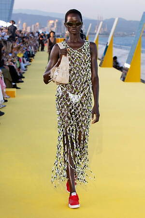 デシグアル(Desigual) 2025年春夏ウィメンズ&メンズコレクション  - 写真20