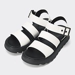 GUの24年夏ウィメンズサンダル、厚底ソールや“抜け感”細めストラップのサンダル｜写真14