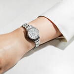 シチズン クロスシー“夏の日差し”着想の24年新作ウィメンズ腕時計、ダイヤモンド輝く白蝶貝ダイヤル｜写真4