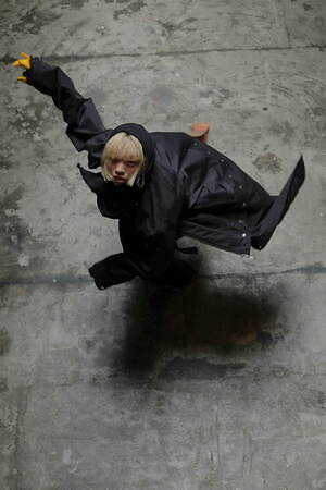 レー(LEH) 2022-23年秋冬ウィメンズ&メンズコレクション  - 写真1